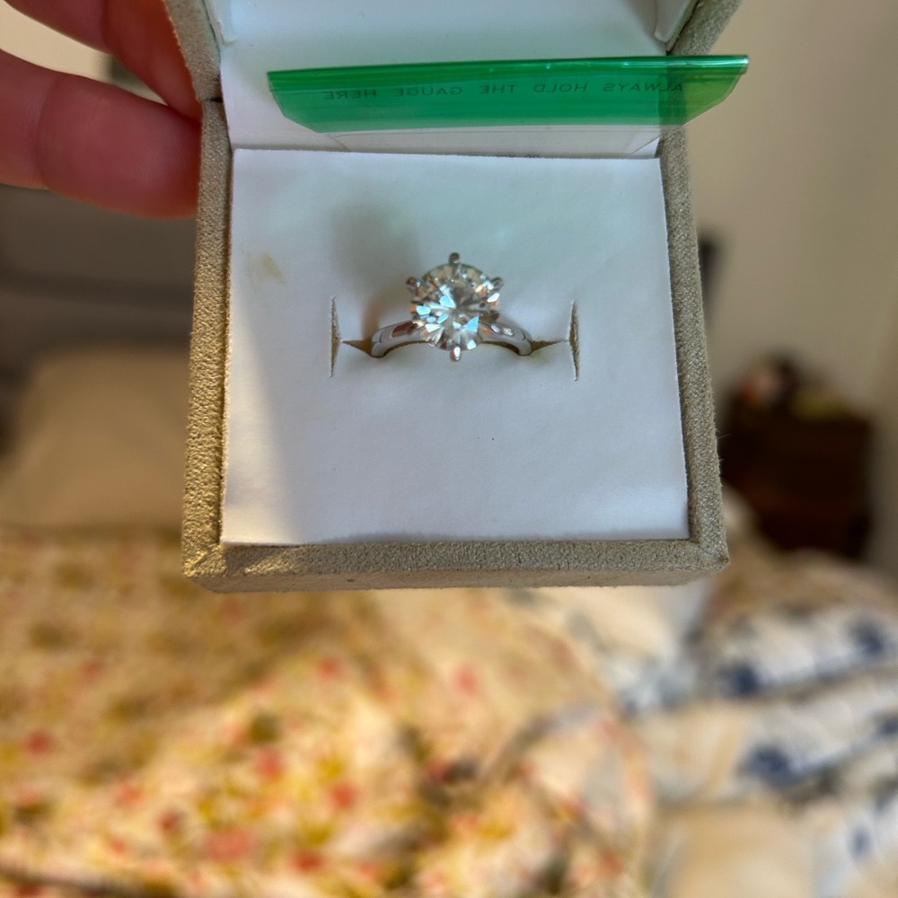 Moissanite Gemstone Solitaire engagement ring size 6 - Picture 8 of 8
